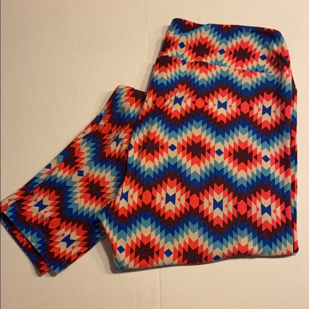 LuLaRoe Tall and Curvy Leggings